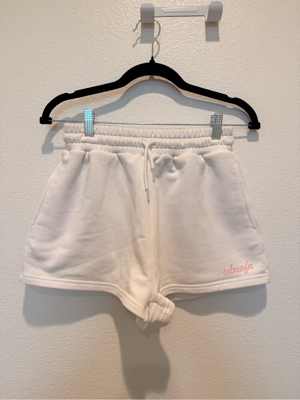 Sarah’s Day x Whitefox white Pullover Sweatshirt and sweat shorts with Pink Logo - Picture 4 of 5